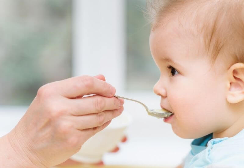 ヤクルトは何歳から飲めるの 離乳食と赤ちゃんの食事の悩み Happyblog 育児の便利グッズと子育て情報を発信するサイト