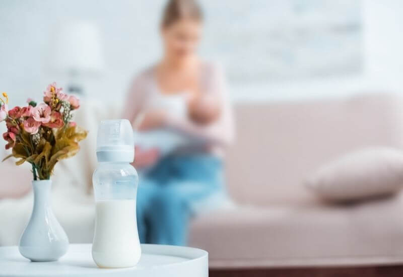 新生児にあげるミルクの量の計算の仕方が知りたい 保育士監修アドバイス付き Happyblog 育児の便利グッズと子育て情報を発信するサイト